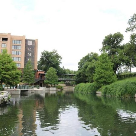 Beautiful Guest House On New Built Home Near Downtown サンアントニオ エクステリア 写真