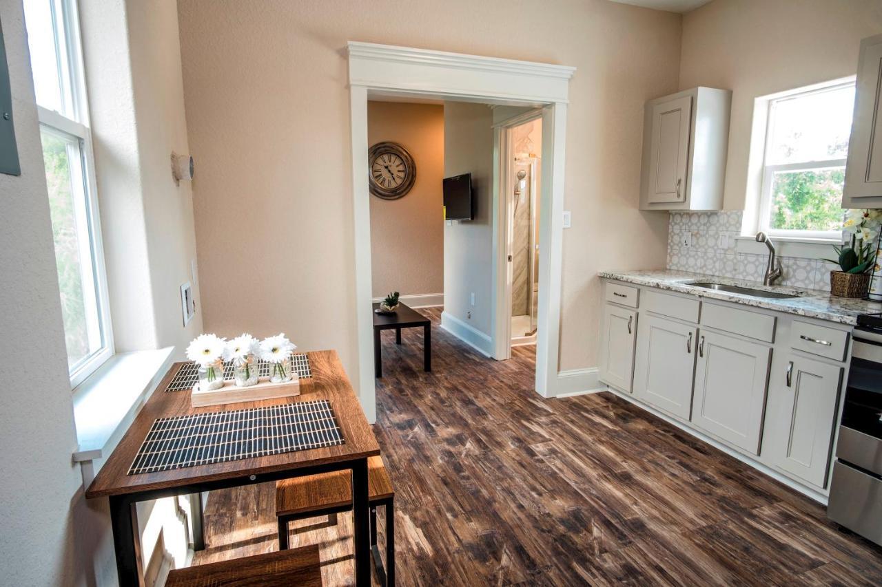 Beautiful Guest House On New Built Home Near Downtown サンアントニオ エクステリア 写真