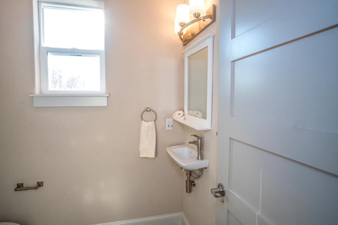 Beautiful Guest House On New Built Home Near Downtown サンアントニオ エクステリア 写真