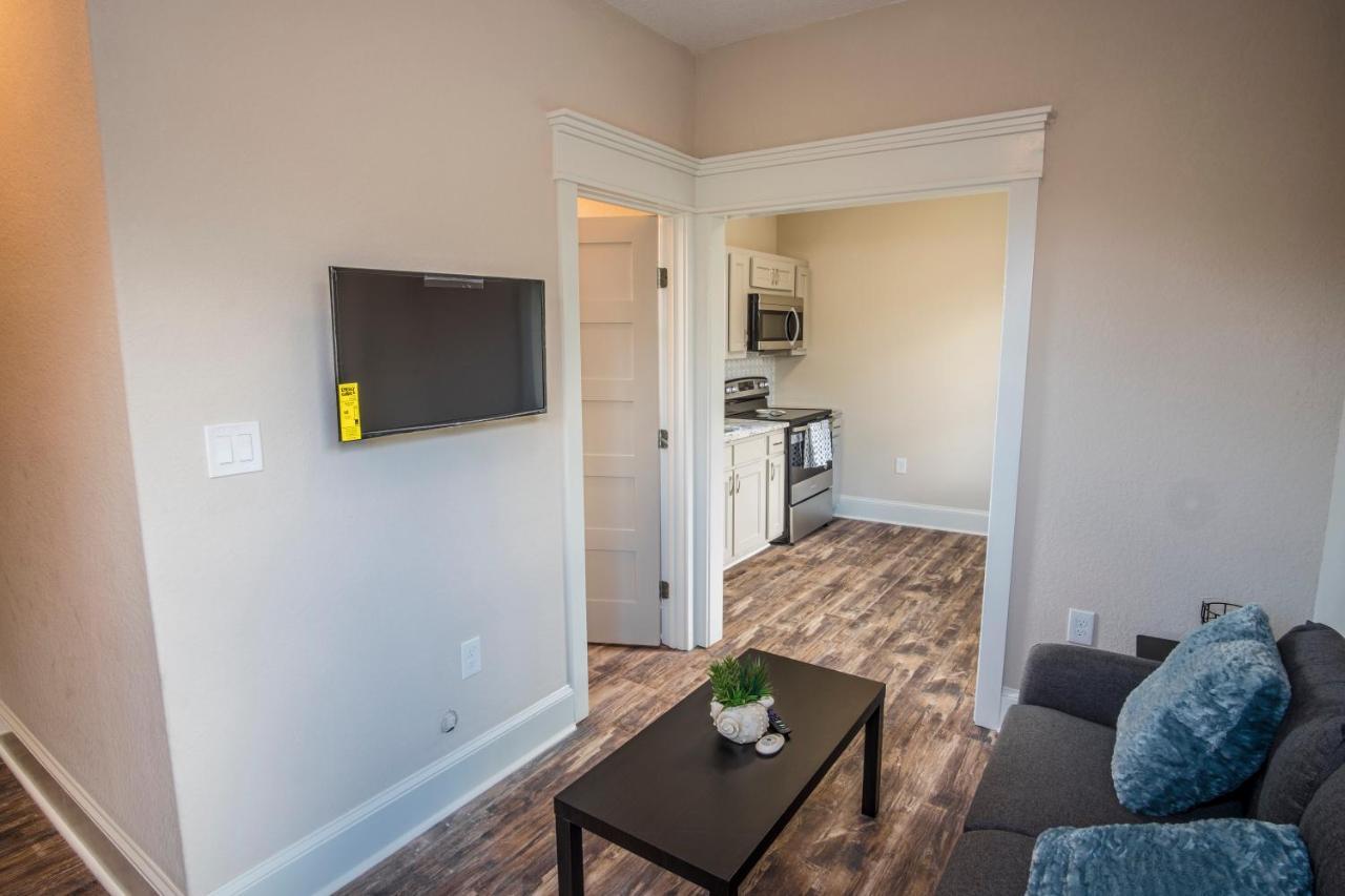 Beautiful Guest House On New Built Home Near Downtown サンアントニオ エクステリア 写真